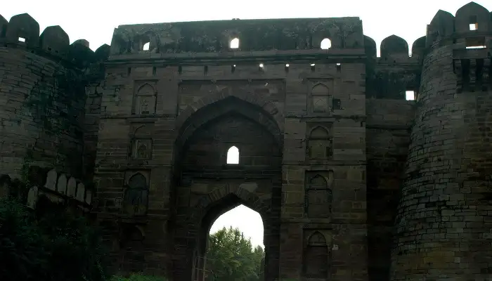 1. Jaunpur Fort (Shahi Qila)